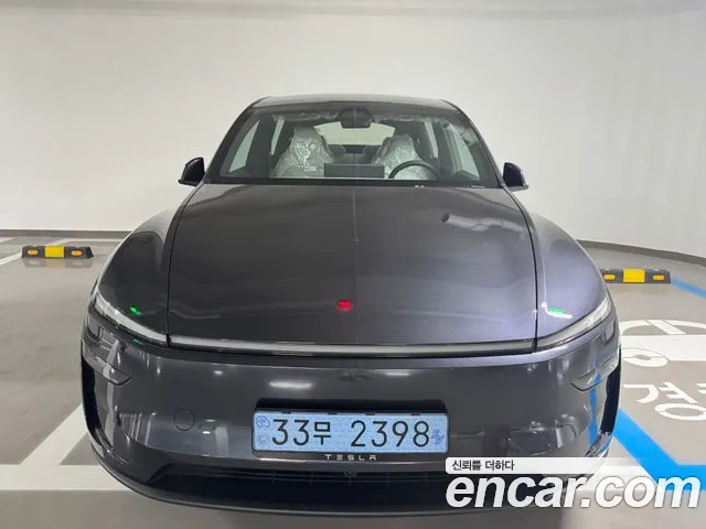 Tesla Model Y 2026 thumb 12
