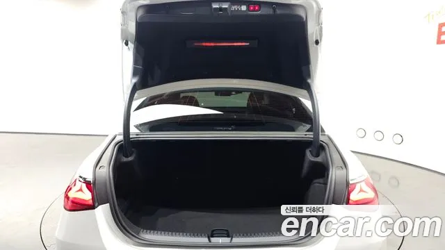 Mercedes-Benz E-Class 2026 thumb 4