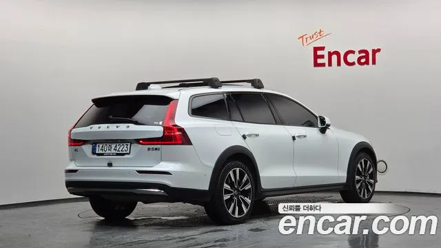 Volvo V60 Cross Country 2024 thumb 7