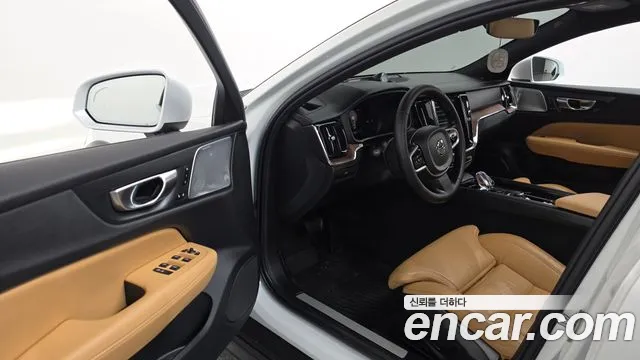 Volvo V60 Cross Country 2024 thumb 9