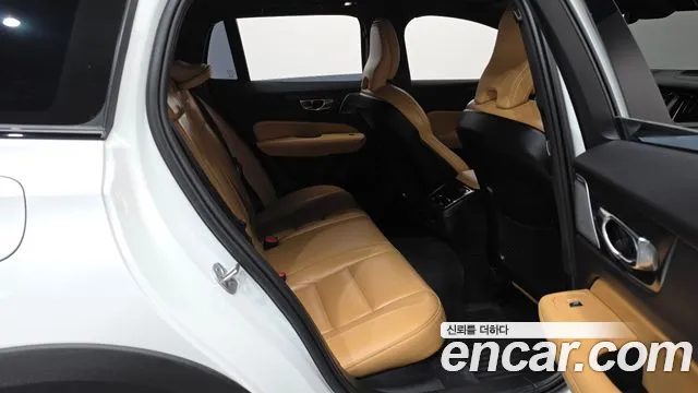 Volvo V60 Cross Country 2024 thumb 4
