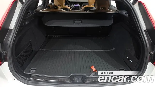 Volvo V60 Cross Country 2024 thumb 10