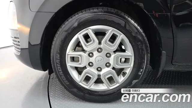 Hyundai Staria 2023 thumb 3