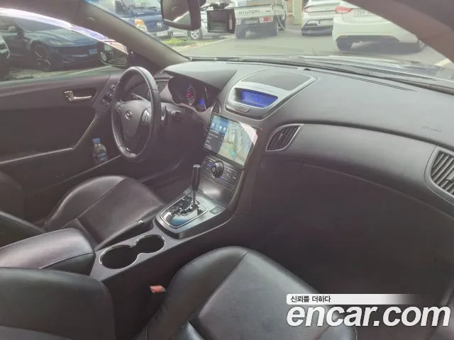 Hyundai Genesis 2011 thumb 2
