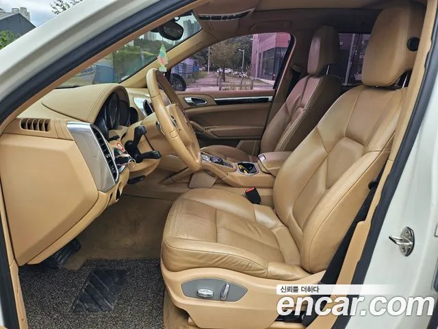 Porsche Cayenne 2011 thumb 12