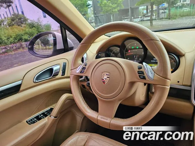 Porsche Cayenne 2011 thumb 6