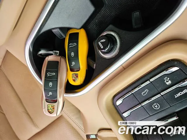 Porsche Cayenne 2011 thumb 10
