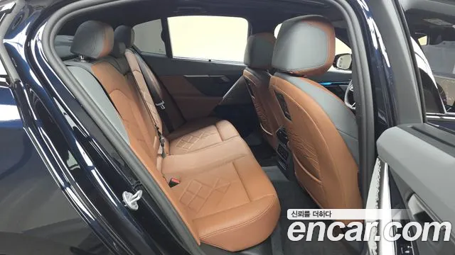 BMW 5 серии 2025 thumb 11
