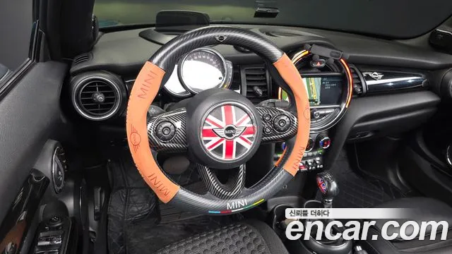 Mini Cooper Convertible 2018 thumb 6
