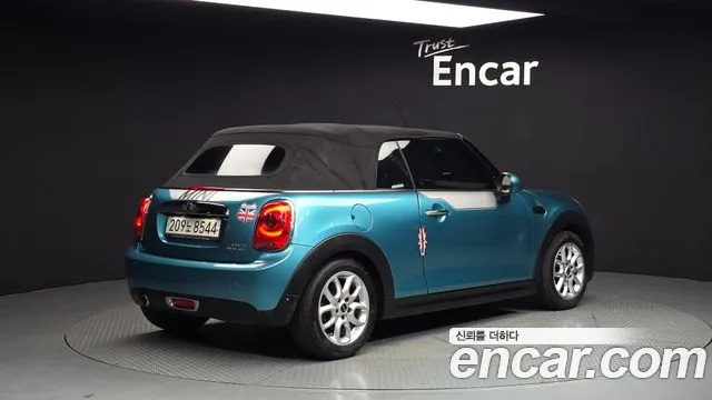 Mini Cooper Convertible 2018 thumb 2