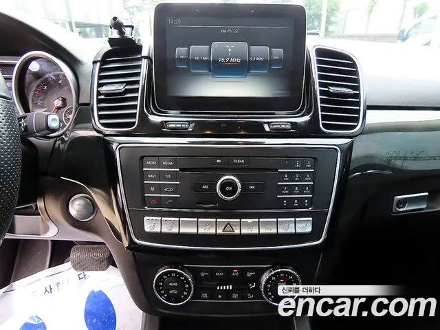 Mercedes-Benz GLE-Класс 2017 thumb 9