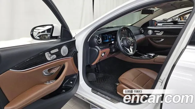 Mercedes-Benz E-Class 2019 thumb 2
