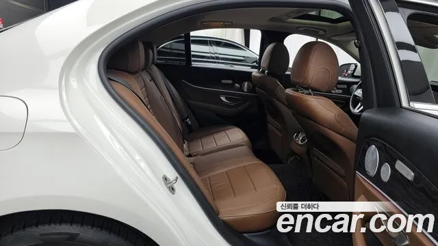 Mercedes-Benz E-Class 2019 thumb 3