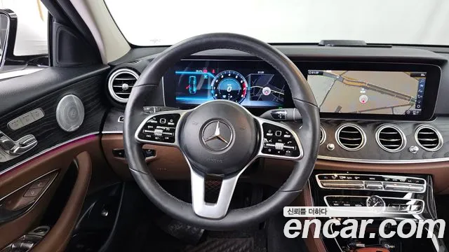 Mercedes-Benz E-Class 2019 thumb 11