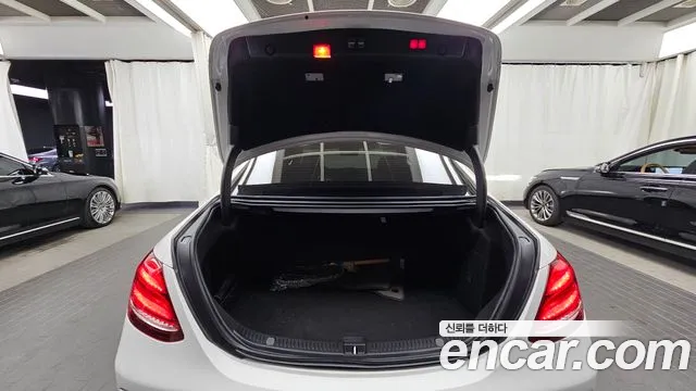 Mercedes-Benz E-Class 2019 thumb 10
