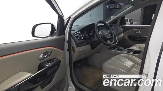 Kia Carnival 2014 thumb 11