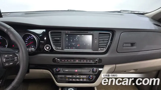 Kia Carnival 2014 thumb 6