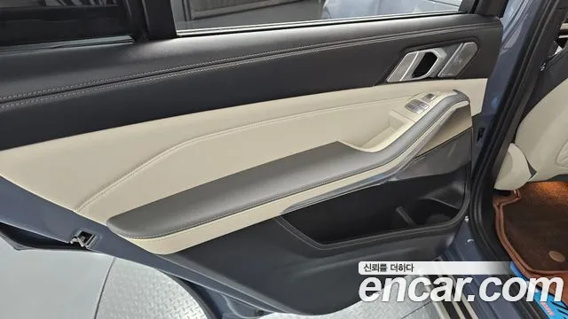 BMW X7 2023 thumb 10