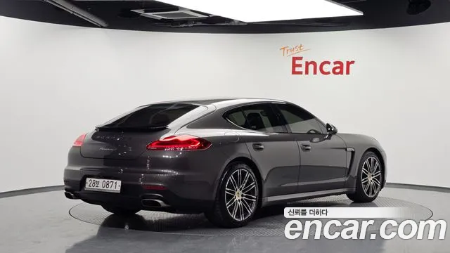 Porsche Panamera 2016 thumb 8