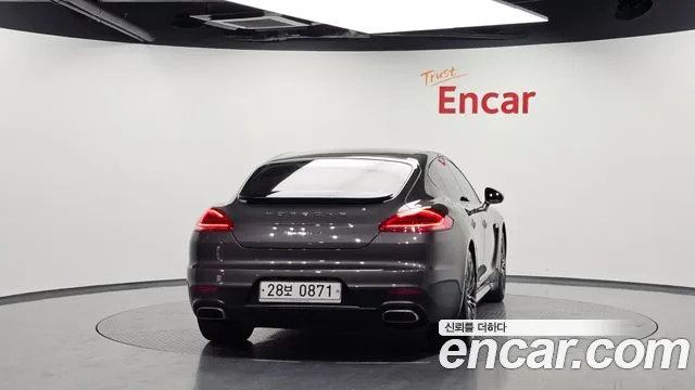 Porsche Panamera 2016 thumb 11