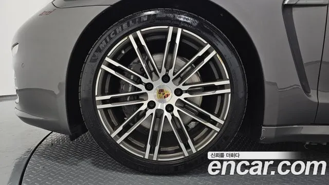 Porsche Panamera 2016 thumb 2