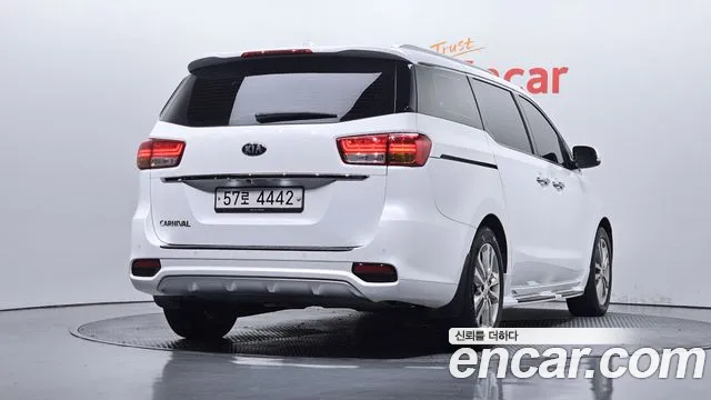 Kia Carnival 2017 thumb 6