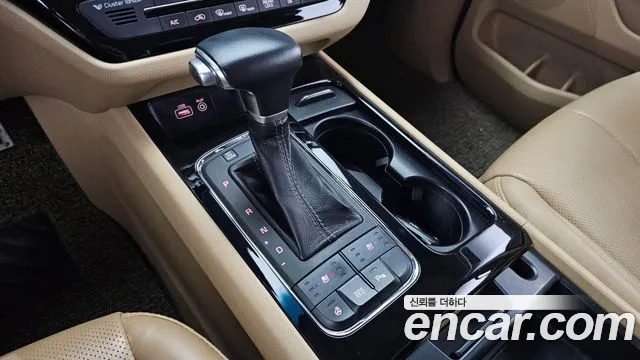 Kia Carnival 2017 thumb 12