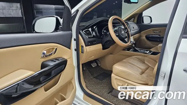 Kia Carnival 2017 thumb 9