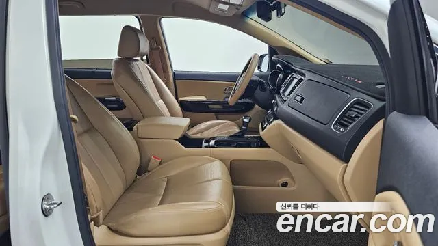 Kia Carnival 2017 thumb 7