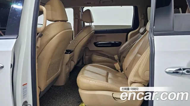 Kia Carnival 2017 thumb 8
