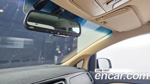 Kia Carnival 2017 thumb 3