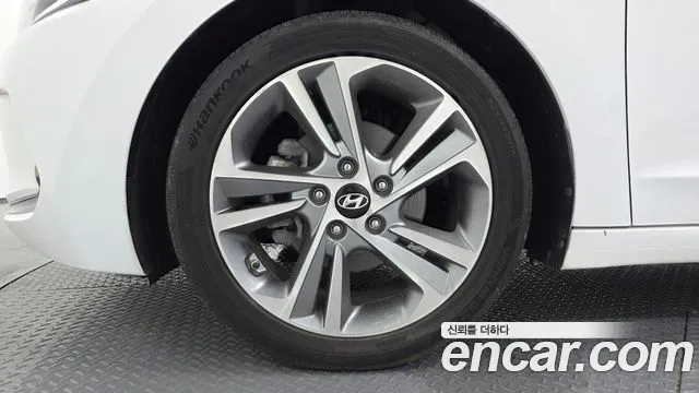 Hyundai Avante 2017 thumb 11