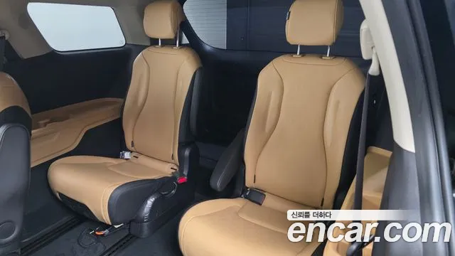 Kia Carnival 2023 thumb 3