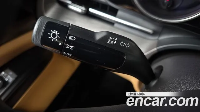 Kia Carnival 2023 thumb 6
