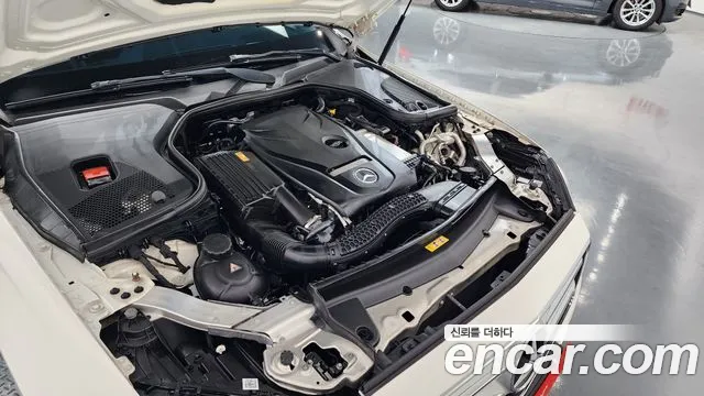 Mercedes-Benz E-Class 2017 thumb 6