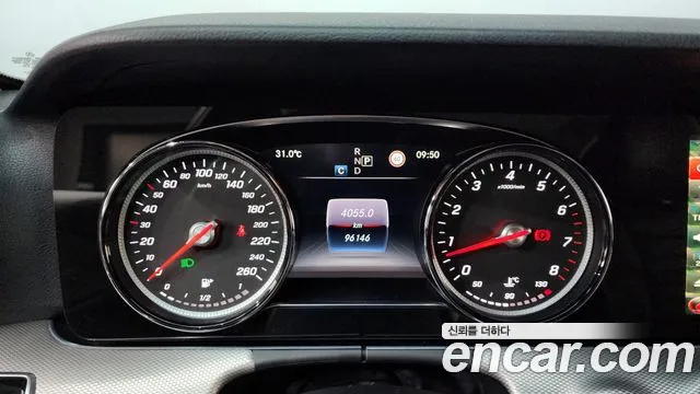 Mercedes-Benz E-Class 2017 thumb 11