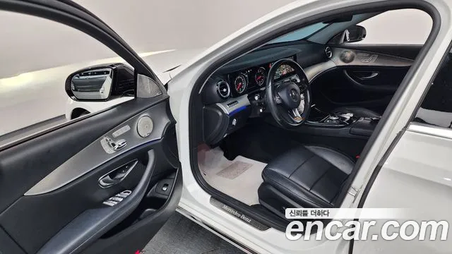 Mercedes-Benz E-Class 2017 thumb 10