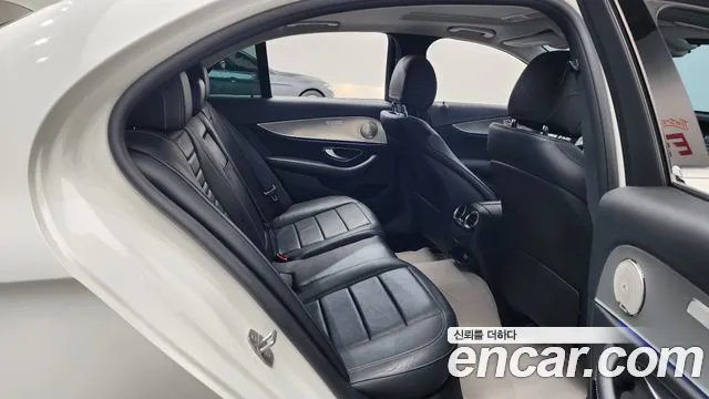 Mercedes-Benz E-Class 2017 thumb 4