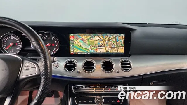 Mercedes-Benz E-Class 2017 thumb 9