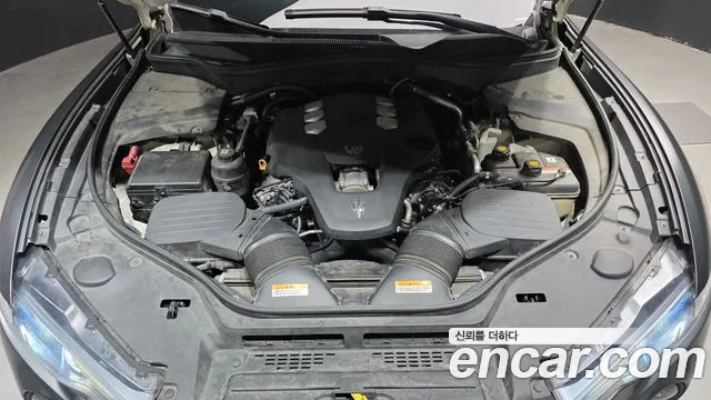 Maserati Levante 2017 thumb 5