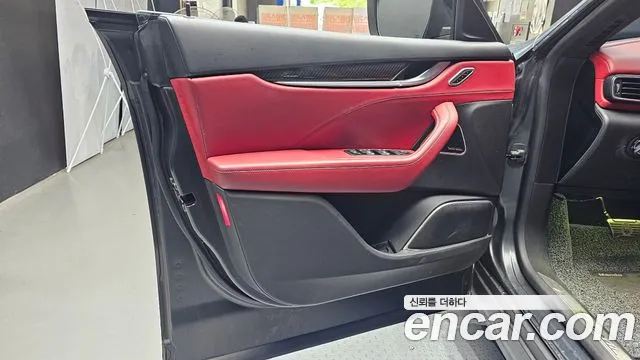 Maserati Levante 2017 thumb 6