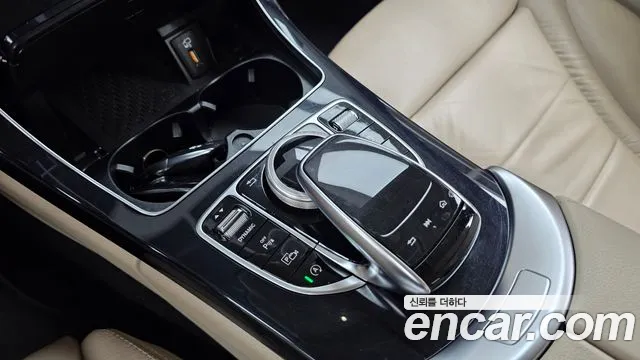 Mercedes-Benz C-Class 2020 thumb 12