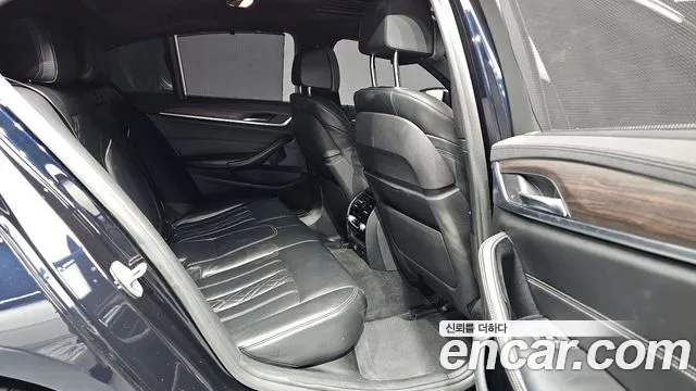 BMW 5 серии 2018 thumb 12