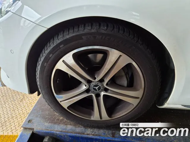 Mercedes-Benz E-Class 2019 thumb 9