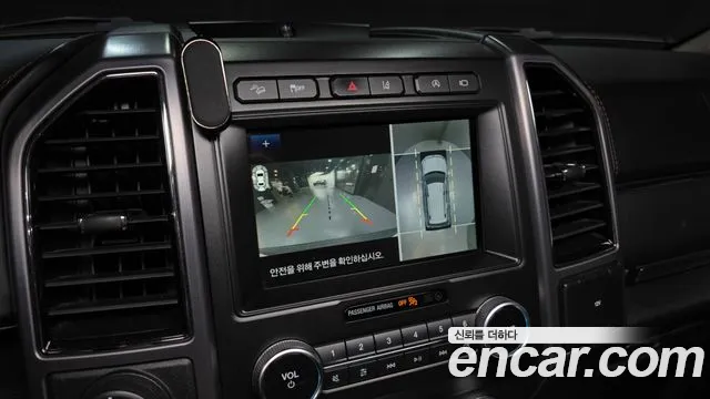 Ford Expedition 2021 thumb 11