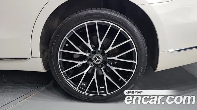 Mercedes-Benz S-Class 2021 thumb 4