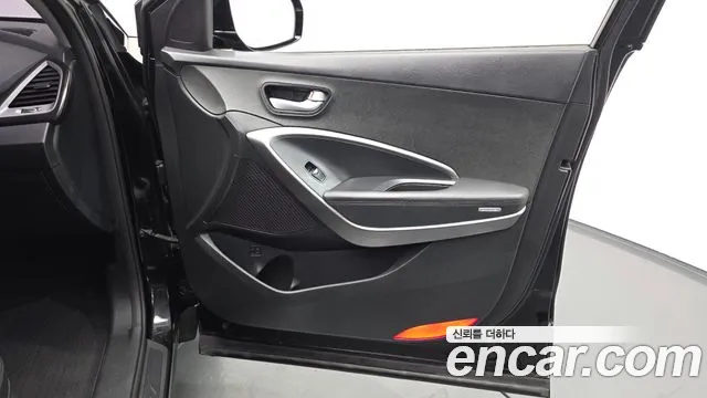 Hyundai Santafe 2016 thumb 9