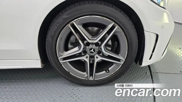 Mercedes-Benz C-Class 2021 thumb 9