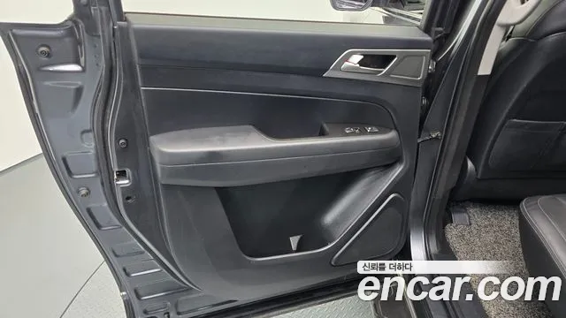 KGM Rexton 2019 thumb 10
