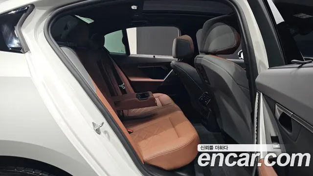 BMW 5 серии 2025 thumb 2